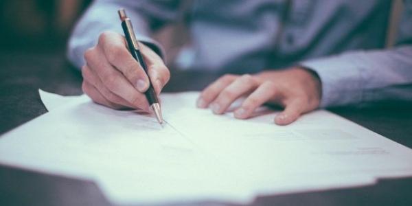Las renovaciones son por las mismas condiciones y pagando la misma prima