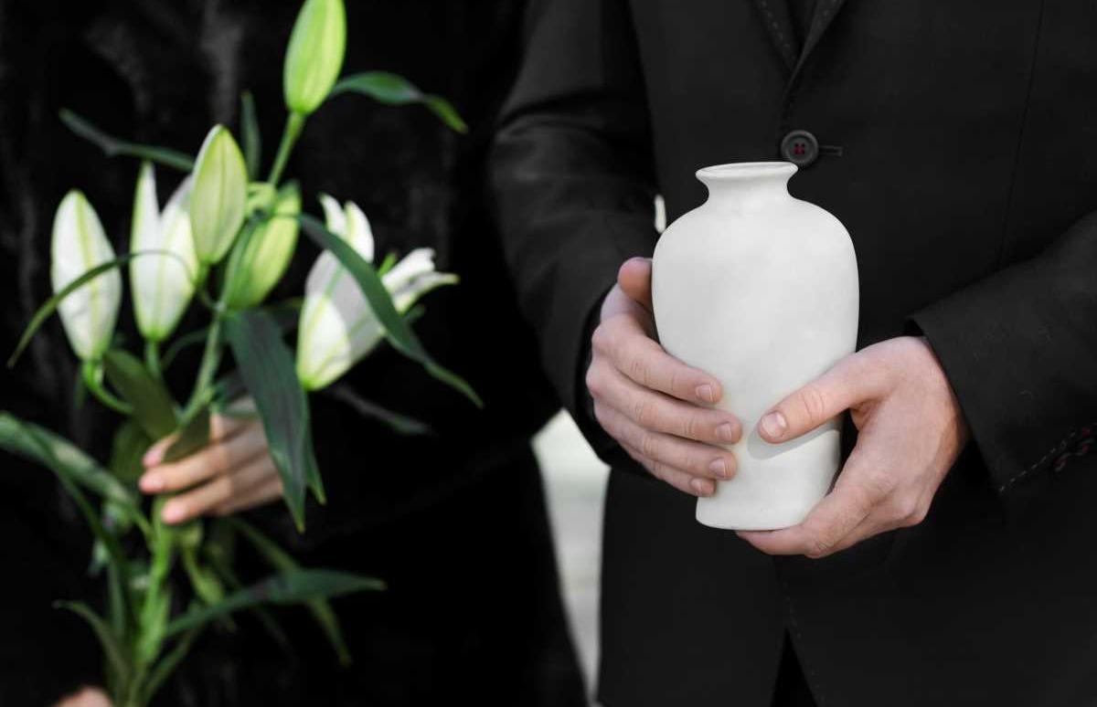 No soy una persona religiosa, ¿es posible realizar una ceremonia fúnebre civil?