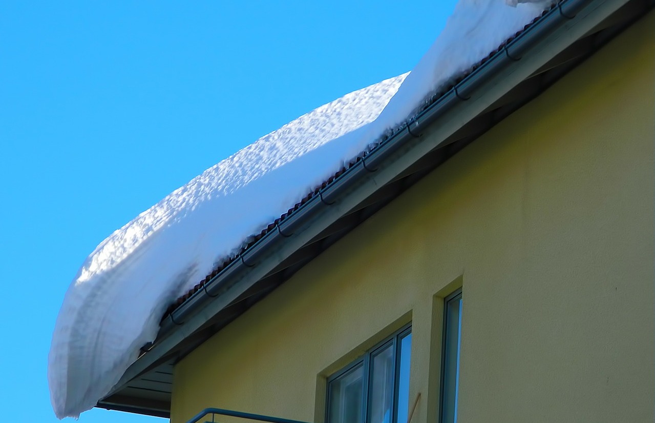 seguro de hogar daños por nieve en el tejado