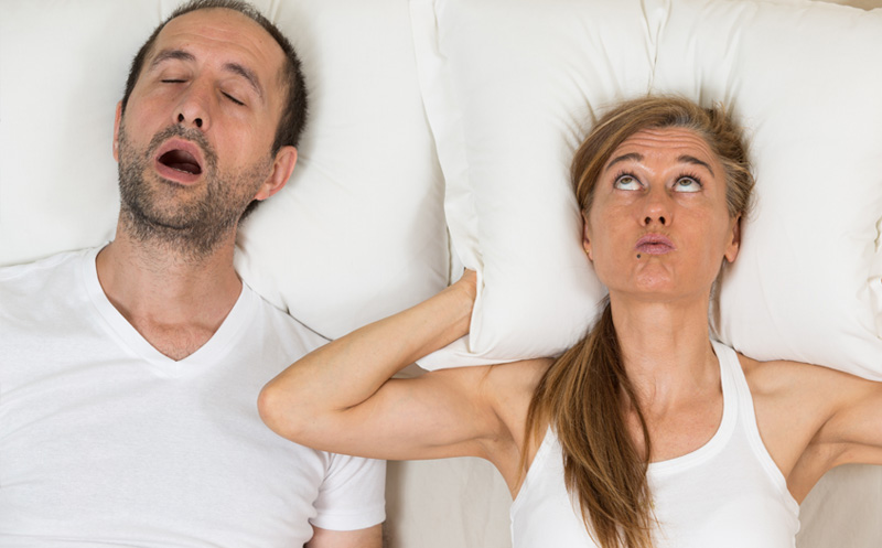 ronquido pareja artículo Qué es la apnea del sueño