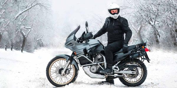 Cómo combatir el frío en moto