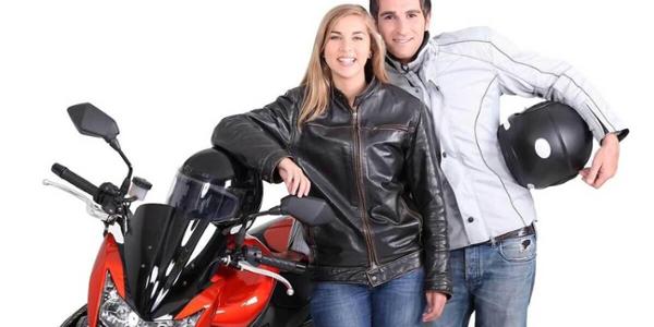 ¿Cuándo se puede realizar un cambio de tomador en una póliza de seguro de moto?